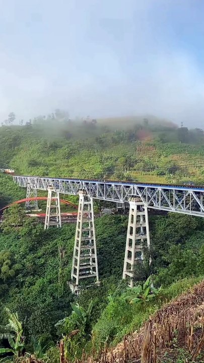 KAI Kereta Api Cikuray tujuan Garut to Pasar Senen jembatan Citiis Lingkar Nagreg
