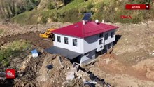 Artvin'de heyelanda sürüklenen 2 katlı evin sahibi: Çatlak dahi yok