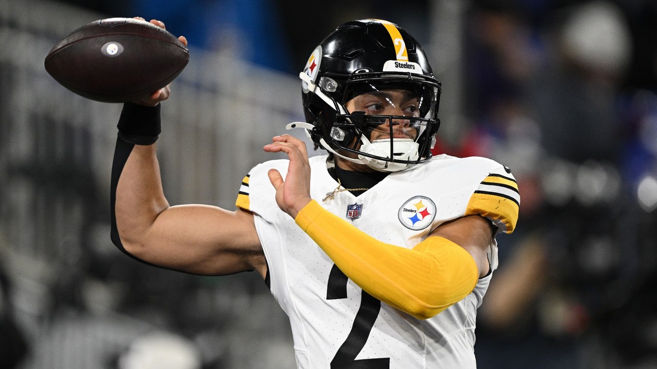 Justin Fields Secures $40M Deal with New York Jets