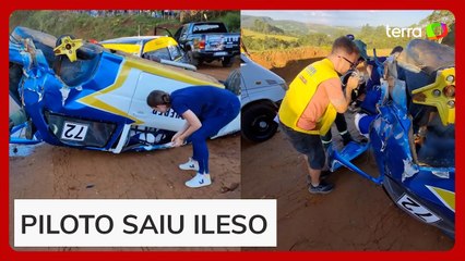 Carro capota durante corrida e gira no ar várias vezes em Santa Catarina