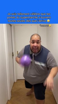 Je suis tellement célèbre que les portes du supermarché s'ouvrent toutes seules dès que j'arrive #humour #drole 🤣 #parodie #comedie #rire #vidéosdroles