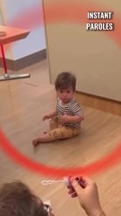 La réaction de ce petit garçon en voyant des bulles pour la première fois