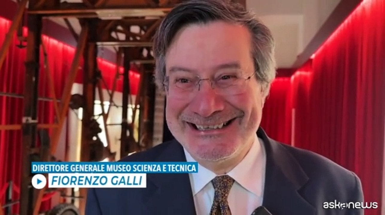 Un palco a ponti mobili racconta la storia della Scala di Milano