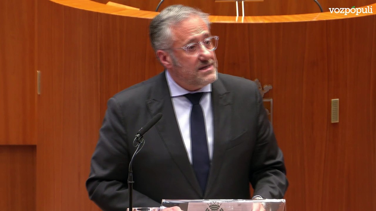 "Por los gitanos y las gitanas": así juró su cargo como procurador Carlos Fernández