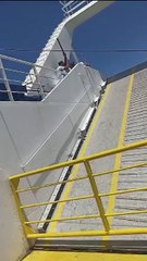 Passageiros ficam presos no Ferry-Boat de Salvador após rampa travar; assista