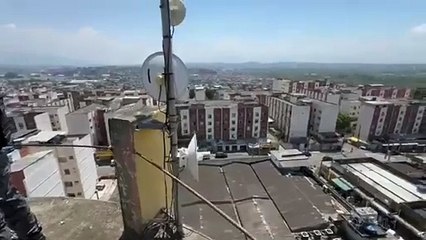 PM derruba Estrela de Davi instalada pelo traficante Peixão no alto do Complexo de Israel