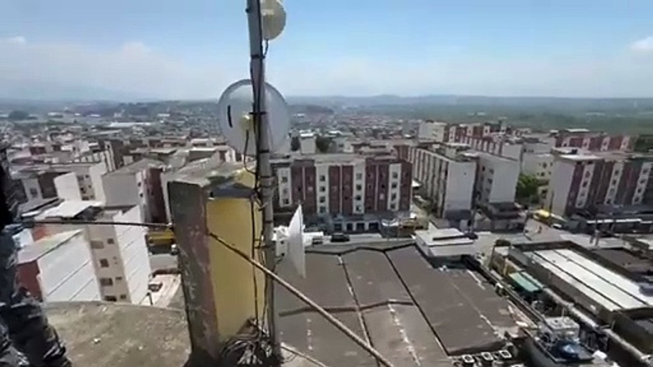 PM derruba Estrela de Davi instalada pelo traficante Peixão no alto do Complexo de Israel