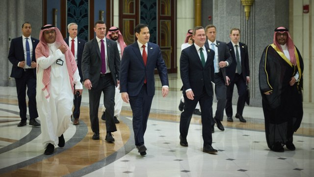 Ucrania acepta un alto el fuego de 30 días y Estados Unidos decide reanudar la ayuda a Kiev