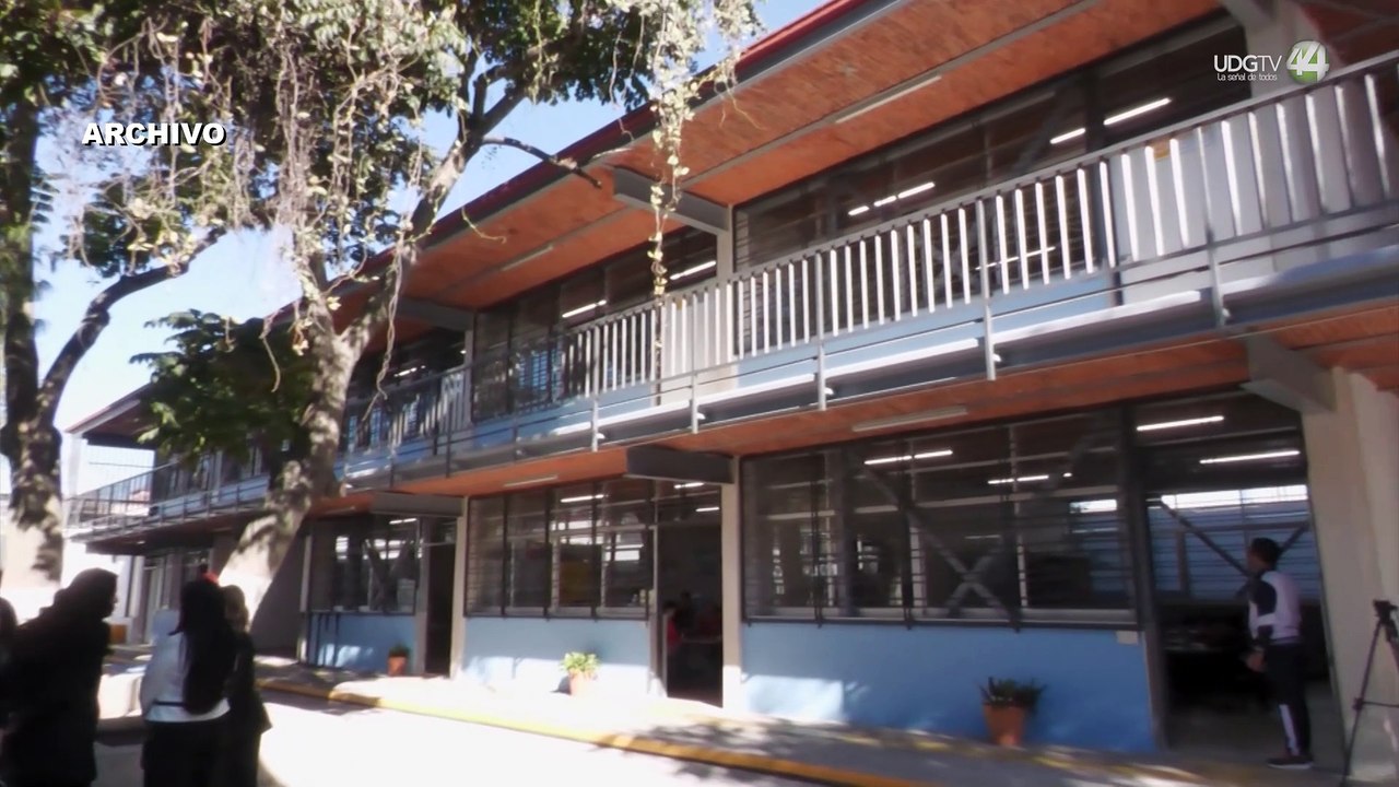 Docentes de escuelas federales protestan; suman hasta un año sin sueldo