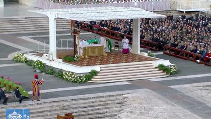 El Papa sigue mejorando y su situación es "estable", según el Vaticano