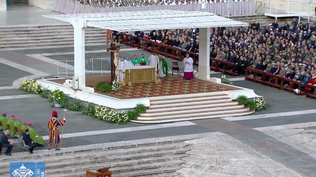 El Papa sigue mejorando y su situación es estable , según el Vaticano