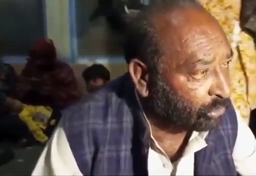 جعفر ایکسپریس سے بازیاب ہوکر آنے والے شہری نے ساری داستان سنا دی دھماکے اور فائرنگ کے بعد ہر طرف چیخ و پکار شروع ہوگئ، ہم نیچے لیٹ گئے، پھر انھوں نے ہمیں ٹرین سے نیچے اتار لیا، میرے ساتھ میری بیوی بچے تھے، انھوں نے مجھے اور میری فیملی کو چھوڑ دیا اور کہا