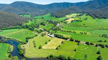 Upper Murray dairy farm being sold for first time ever.