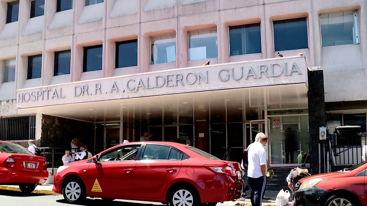 tn7-Pacientes-del-Calderón-Guardia-esperan-hasta-3-días-por-una-cama-postrados-en-silla-de-ruedas-110325