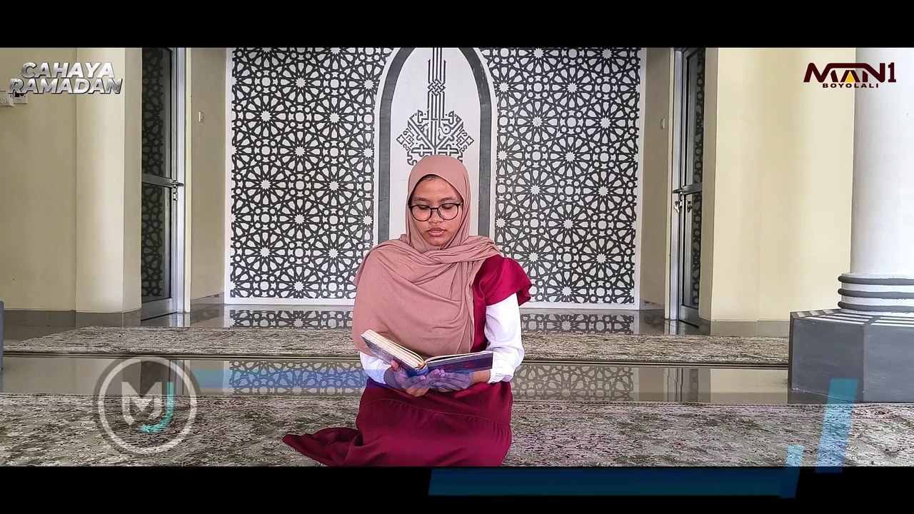 Murottal Surat Al Qalam Ayat 1-15 Tia Urfyandira Kelas XI C