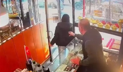 Kuyumcudan altın taç çaldı, savunması şaşkına çevirdi