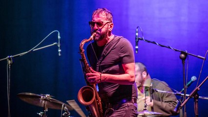 Francesco Bearzatti, un sassofono jazz per l'omaggio ai Led Zeppelin da «Stairway to Heaven» a «Black dog»