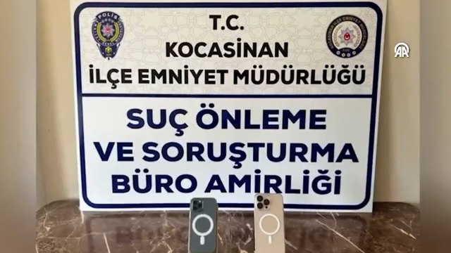 Önünü kestikleri araçta bulunanların cep telefonlarını gasbeden 9 zanlı yakalandı