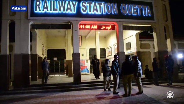Pakistan'ın Belucistan eyaletinde yaklaşık 500 kişinin bulunduğu trene silahlı saldırı düzenlendi