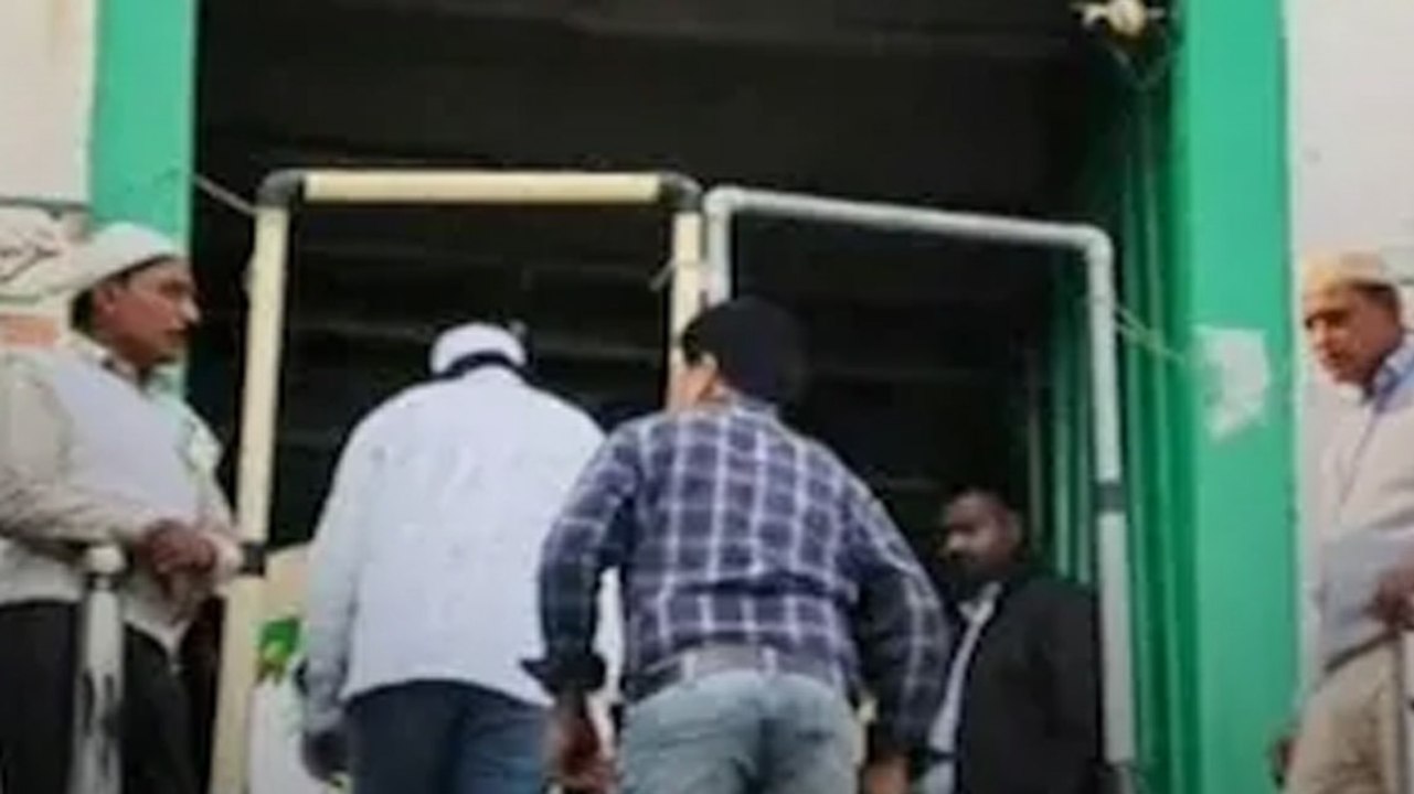 इलाहाबाद HC से संभल की जामा मस्जिद में रंगाई-पु...