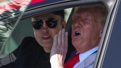 Trump, en iyi dostu için Beyaz Saray'ın önünde araba aldı