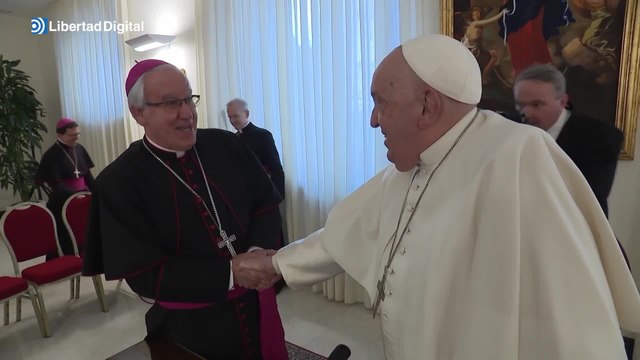 El Papa sigue mejorando y su situación es estable , según el Vaticano