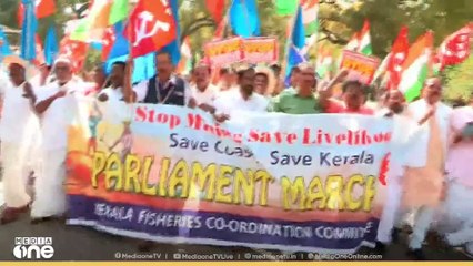 കടൽ മണൽ ഖനനത്തിനെതിരെ കേരള മത്സ്യതൊഴിലാളി കോർഡിനേഷൻ കമ്മറ്റി പാർലമെന്റ് മാർച്ച്‌ നടത്തി