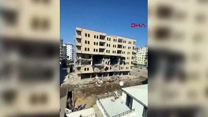 6 katlı bina saniyeler içinde yerle bir oldu