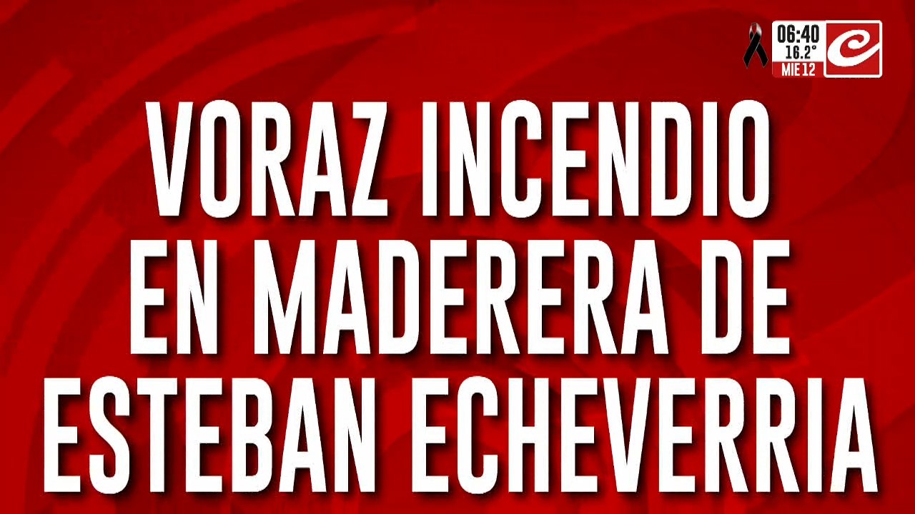 Voraz incendio en una maderera: trabajan quince dotaciones de bomberos