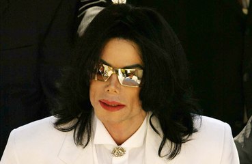 Homem que acusa Michael Jackson de pedofilia diz que equipe do cantor era cúmplice