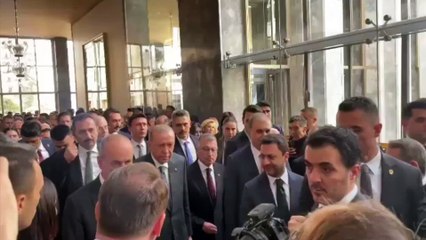 Erdoğan, "DEM Parti heyeti ile görüşür müsünüz?" sorusuna, "Randevu istenirse veririm" yanıtını verdi.
