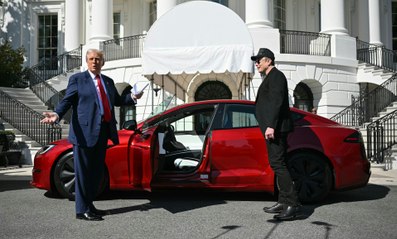 Trump wirbt für Tesla - im Weißen Haus