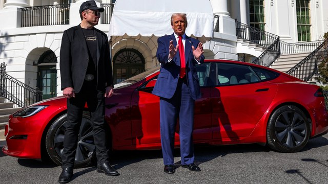 « Je vais l'acheter » : Trump vole au secours de Tesla à la Maison-Blanche