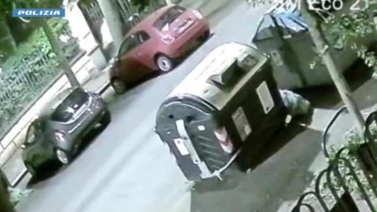 Il video del tentato omicidio di via Audinot a Bologna, i due spari e le urla: «Fermati, ti uccido»