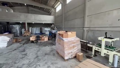 Fábrica clandestina de azeite é desmantelada pela Polícia Civil em Praia Grande; Três homens foram presos