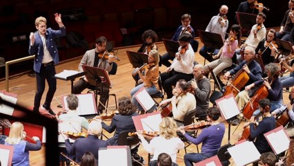 Il debutto sul podio di Santa Cecilia di Thomas Guggeis, il direttore laureato in Fisica quantistica (era il suo piano B)