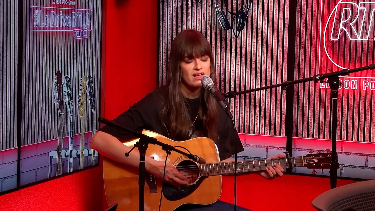 LIVE - Clara Luciani interprète "Bravo, tu as gagné" dans #LeDriveRTL2 (11/03/25)