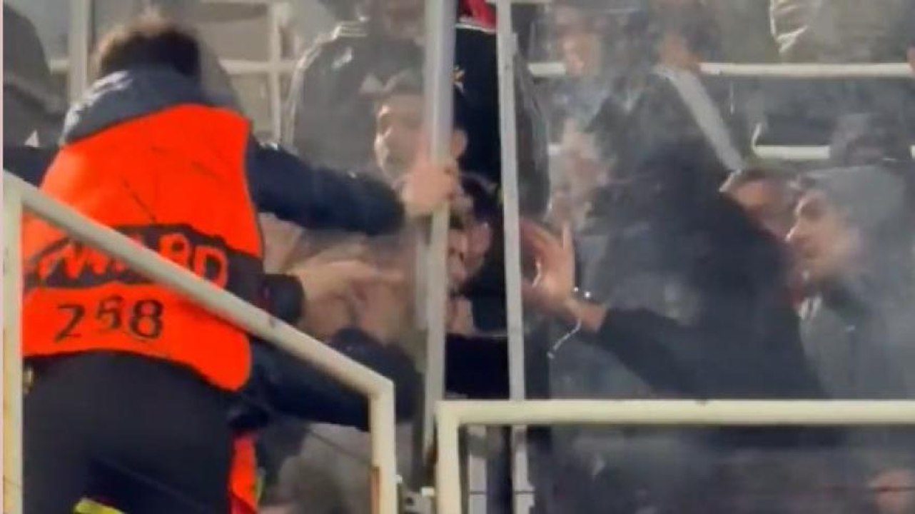 Caos a Barcellona: scontri tra ultras del Benfica e forze dell'ordine