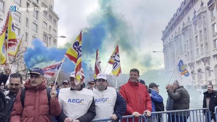 Policías y guardias civiles se manifiestan en el Congreso contra el Gobierno