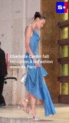 Charlotte Cardin fait sensation à la Fashion week de Paris
