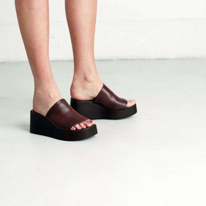 587-EUGENE-CUIR-E24-MARRON-FONCE_VIDEO