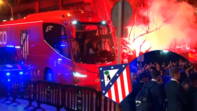 Champions League: Cánticos contra el Real Madrid en la concentración del Atlético de Madrid