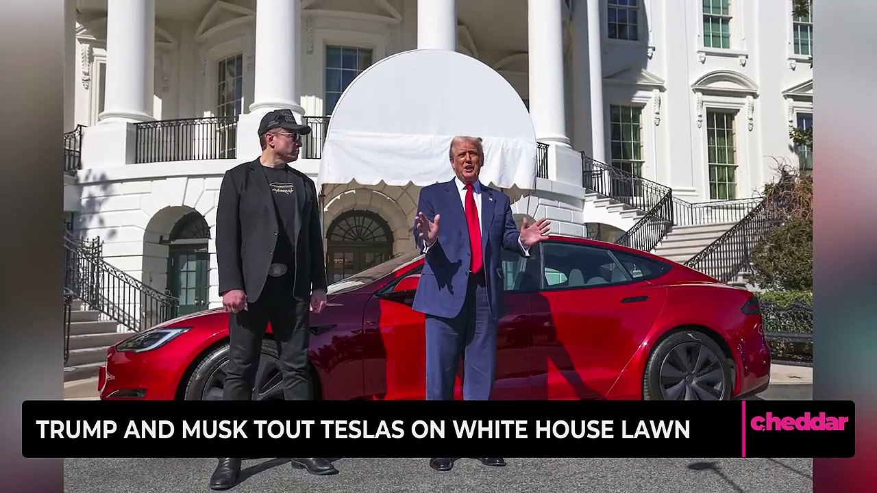 Trump and Musk Tout Tesla’s on White House Lawn