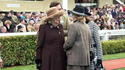 The Queen mingles with racegoers at Cheltenham Festival