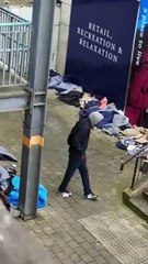 Sokaklardaki kaçak mülteciler konusunda bizden farkı yok! İşte Avrupa da bu