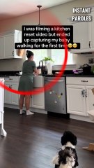 Cette maman se lave les mains puis voit son enfant faire ses premiers pas