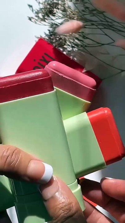 skincare.shop_aura_04 - Twist, swipe, blend and go with our On-the-Glow Blush! ✨ Dewy and hydrating enhancements with a hint-of-a-tint, designed to condition and treat with a blend of Aloe Vera, Ginseng and