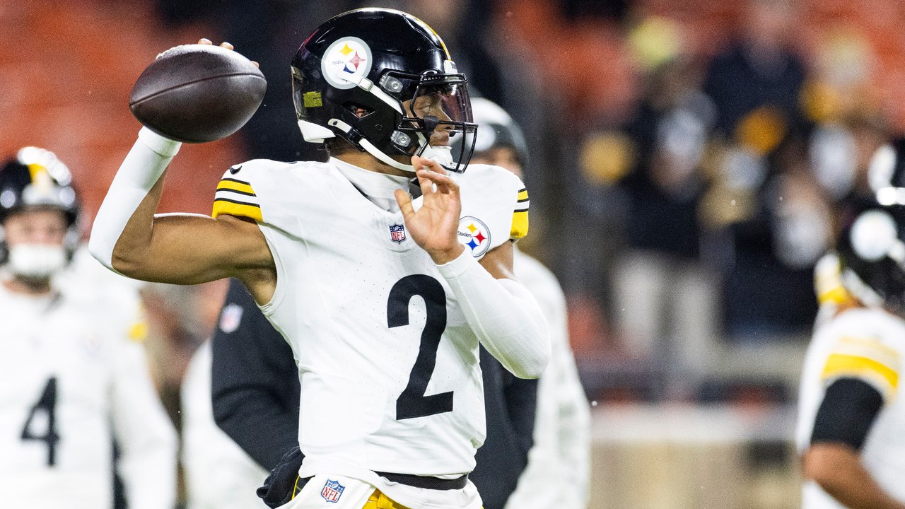 Justin Fields Signs $40 Million Deal with New York Jets