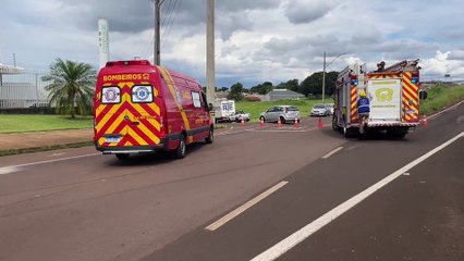 Mulher fica presa às ferragens após forte colisão frontal na marginal da PRC-467 em Cascavel