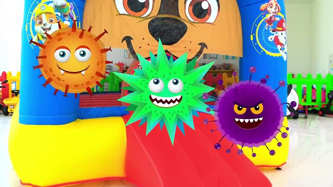 Oliver catches Bugs at Home